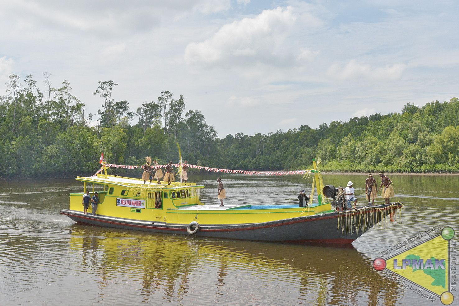 Kapal Ikan yang di hibahkan oleh Biro Ekonomi LPMAK kepada Kelompok Nelayan Mandiri