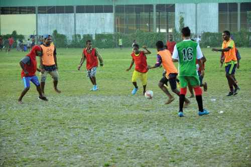 Bermain sepak bola salahsatu kegiatan di sore hari yang dilaksanakan oleh anak-anak penghuni Asrama Taruna Papua Timika.
