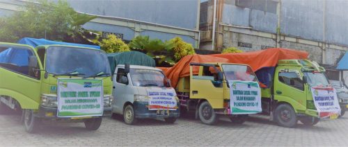 Mobil penyangkut bahan makanan ( bama) untuk tujuh suku di Timika.